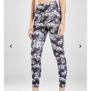 Fabletics high-waisted powerhold leggings - Medium